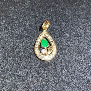 22 pc lose diamond with jade in the middle